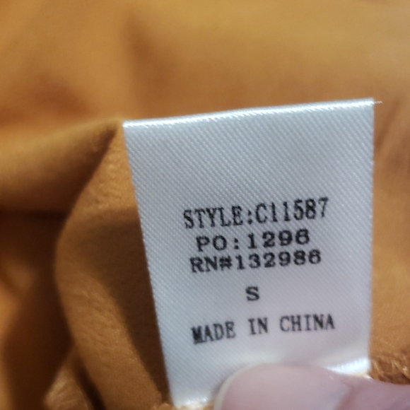 ♥️New boutique lace shoulder top - Picture 15 of 15